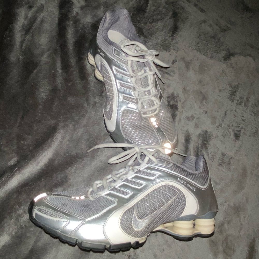 Nike shocks women shoes